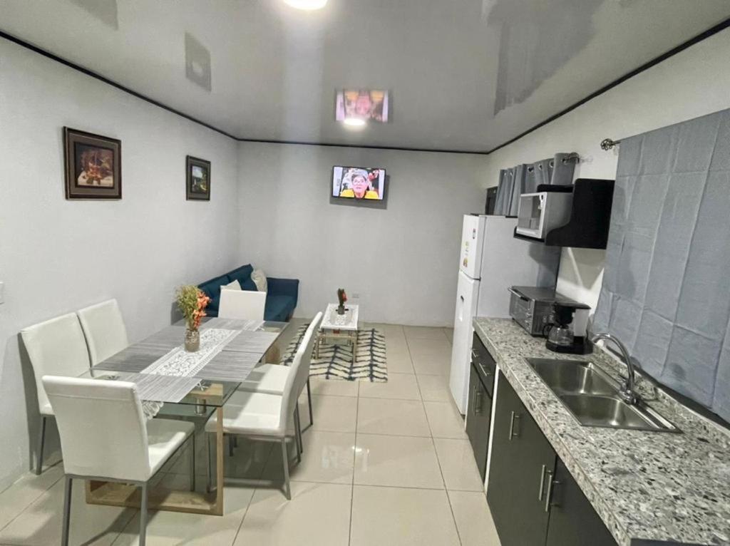 Apartamentos Cielo #1, Airport Juan Santamaria Alajuela Exteriör bild